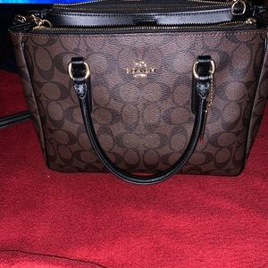 🚫🚫🚫SOLD🚫🚫🚫Authentic Coach Surrey Carryall